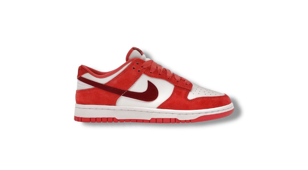 Nike Dunk Low V-Day 2024 (USED)