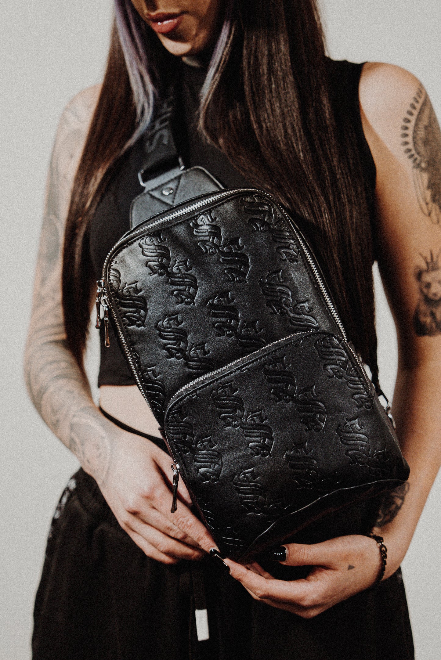 Shadow Stitch "Blackout Sling"
