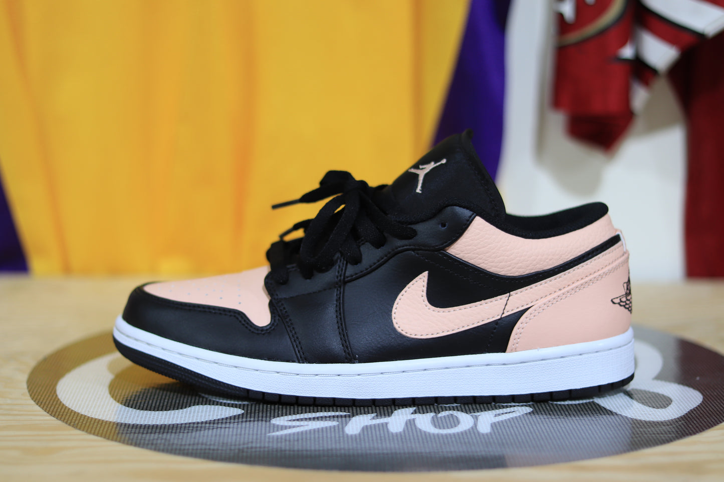 Jordan 1 Low "Crimson Tint" (USED)